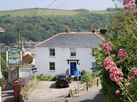 Characterful ground floor apartment | Below Deck, Fowey
