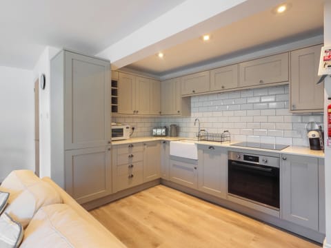 Well equipped kitchen | Tarquins, Fowey