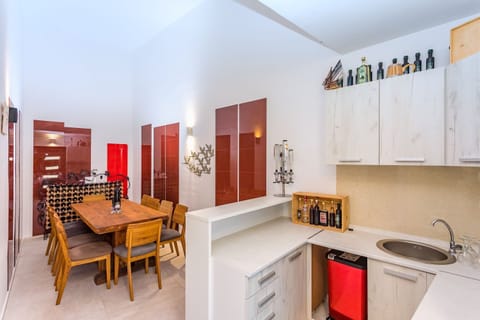 Another indoor dining area for 12 people with an electric barbecue.