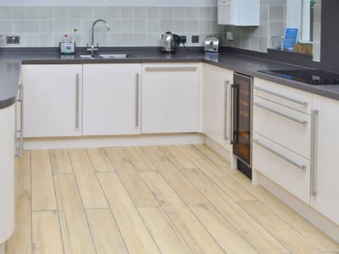 Lovely modern kitchen | St Monicas, Fowey