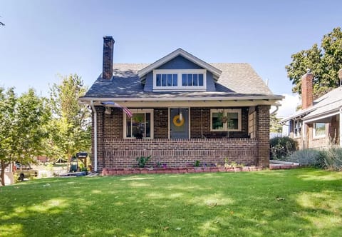 Cute Home in Wonderful Neighborhood - close to everything!