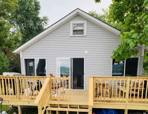 Deck facing the Lake