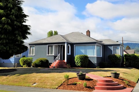 Guesthouse at
102 East 2nd St. Port Angeles