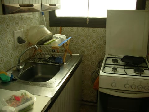Small kitchen very functional, with everything you need for preparing meals.