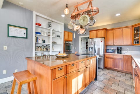 Kitchen | Stainless Steel Appliances | Equipped w/ Cooking Essentials