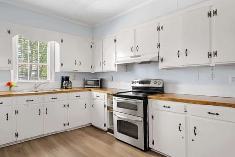 Downstairs kitchen with needed cooking supplies