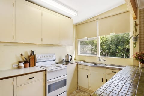 50s style kitchen 