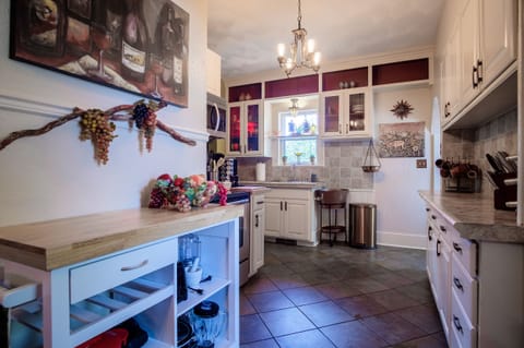 Fully functional kitchen with many amenities