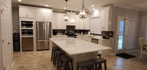 Beautiful kitchen with granite counter tops!