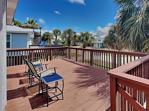 Spacious Deck - Outdoor Seating - Second Floor