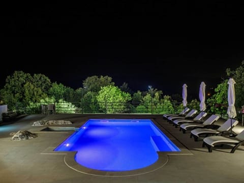 Holiday Home Swimming Pool