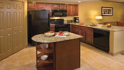 Nashville 1 Bedroom Kitchen (Unit May Vary in layout, view, floor, and décor)