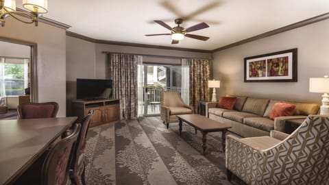 Nashville 1 BD Living w/Sofa Bed (Unit may vary in layout, view, floor, décor)