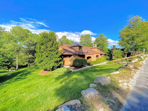 Located in Bretton Woods and a very short walk to the beginner ski slopes, this clean, spacious unit is the perfect home base for your White Mountains vacation! Basic but comfortable, and with Air Conditioning added.
