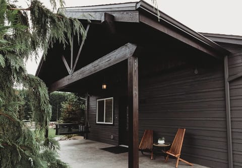 "Magaly's home is the gold star for Airbnb! The home was pristine and full of personal touches."
- Edgar