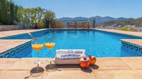 Villa Luz de Luna Guaro by Ruralidays