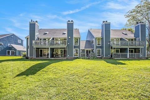 Backyard faces Spruce Run golf course