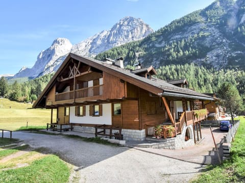 Mountain, Plant, Sky, Property, Building, Window, Natural Landscape, House, Tree, Cottage