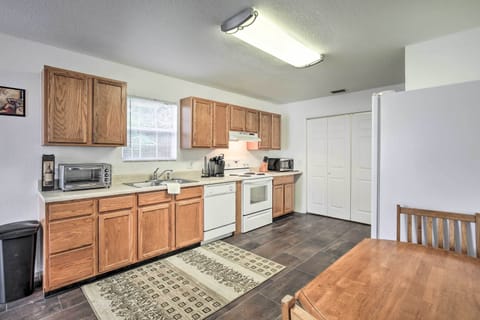 Kitchen | Toaster Oven | Keurig Coffee Maker | Crockpot | Cooking Basics