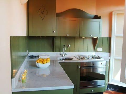 Countertop, Cabinetry, Kitchen, Room, Furniture, Property, Kitchen Stove, Floor, Interior Design, Tile