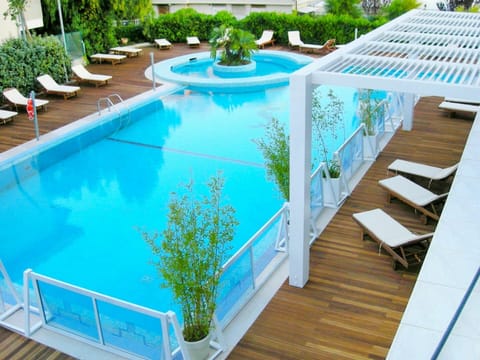 Water, Plant, Property, Swimming Pool, Green, Azure, Nature, Outdoor Furniture, Rectangle, Wood