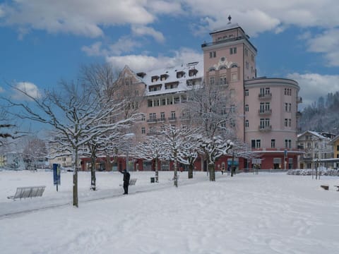 Cloud, Sky, Snow, Building, Tree, Freezing, City, Urban Design, Winter, Event
