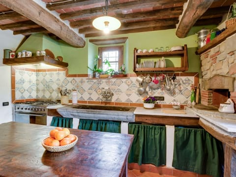 Countertop, Room, Kitchen, Property, Interior Design, Building, Furniture, House, Home, Ceiling