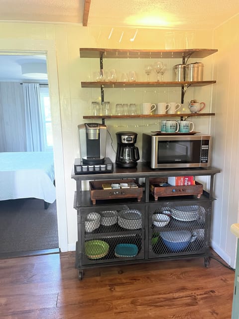 Full Coffee pot and Kuerig single cup options (coffee pods provided) in Kitchen