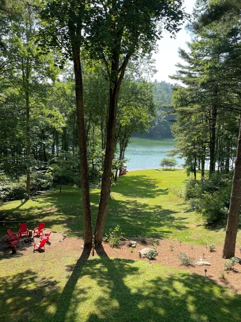 Lakefront & rare gently sloping yard-1.5 acres!