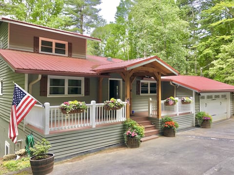 Front of the Sinclair Lakehouse. 
