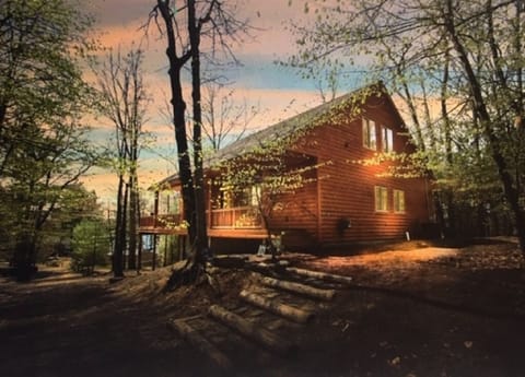 Beautiful log home in the woods - shares resort with 9 cabins total