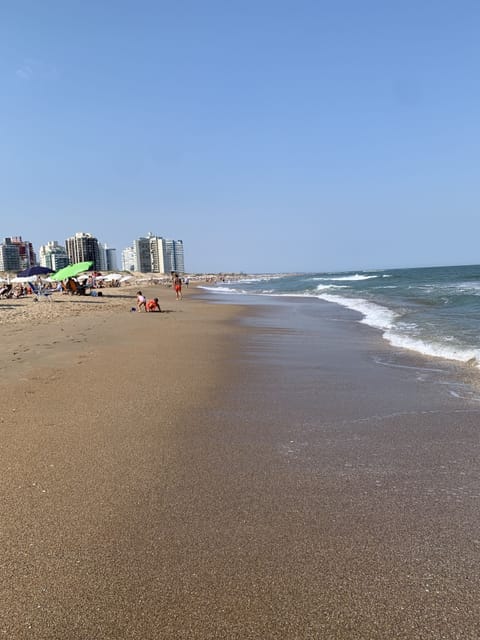 Playa Brava a 1 cuadra.