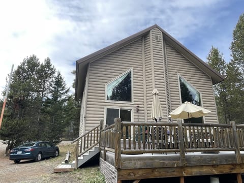 "Welcome INN" to this cozy family cabin