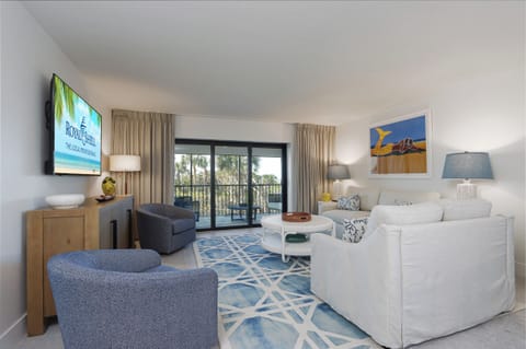 Living area with wall-mounted SmartTV