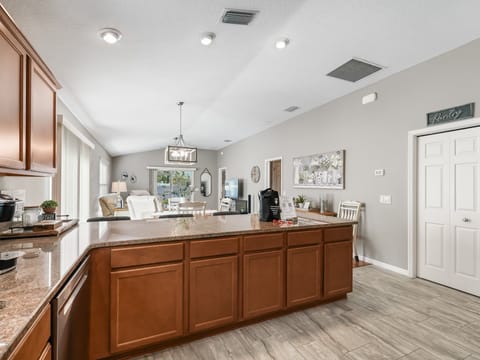 6-_OpulentREMedia-10