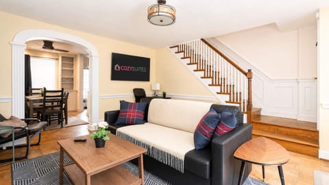 Spacious 4BR CozySuites in Old Town Alexandria