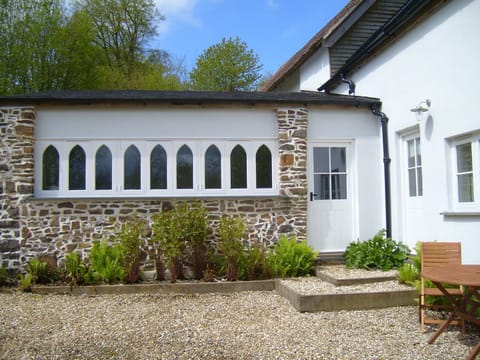 Quiet and secluded, this charming gem is perfect for couples wishing to spend an extremely relaxing time in this stunning part of the country