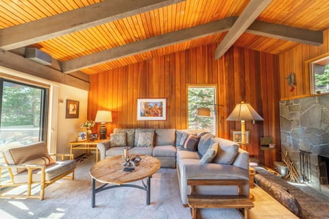 Cabin style living room w/ vaulted ceilings and views!