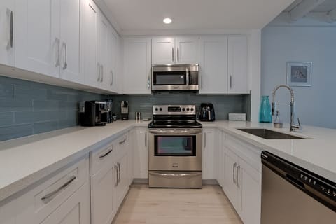 Galley Kitchen
Copyright - propertiesbyams.com