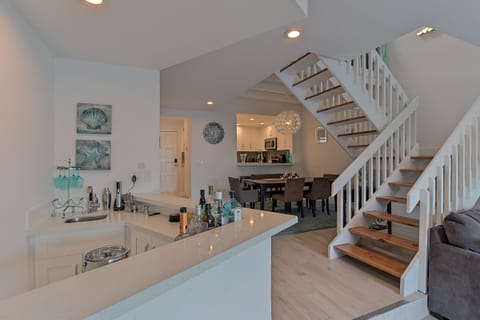 wet bar for you to stock
Copyright - propertiesbyams.com