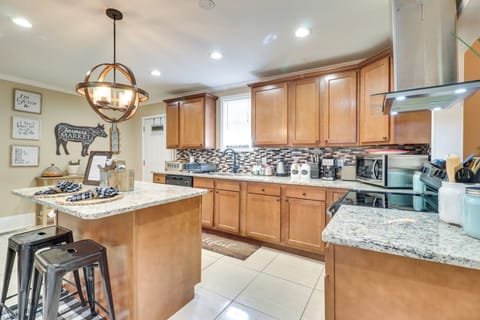 Kitchen | Drip Coffee Maker | Electric Kettle | Spices | Blender