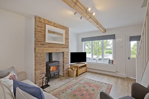 Quiet holiday cottage in peaceful Cattal village, North Yorkshire