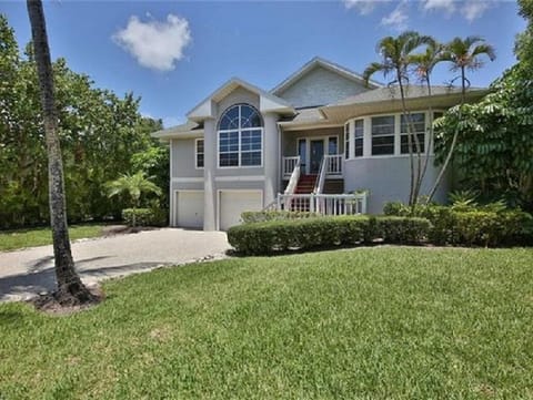 Quiet cul dac sac with 4 other homes