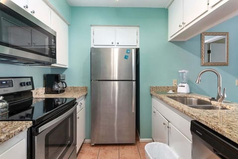 Shipwatch 309 - Kitchen area with stainless steel appliances