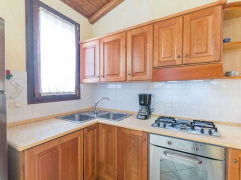 Cabinetry, Countertop, Property, Building, Kitchen Sink, Wood, Kitchen, Interior Design, Kitchen Appliance, Flooring