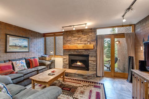 Living Room with 40" Samsung TV, Gas Fireplace, and Patio Access