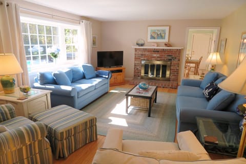 Flat Screen TV- Central air and WiFI- 30 Chatham Crest Drive Chatham Cape Cod - New England Vacation Rentals