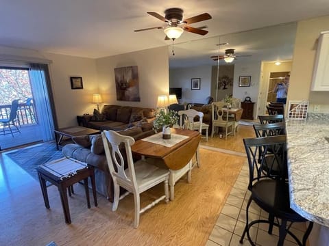 Prestigious Pointe Royale Condo!
Welcome to your home away from home. Amazing amenities include  Indoor and outdoor pools, hot tub, pickle ball courts, fitness center, basketball, and of course golfing. 

