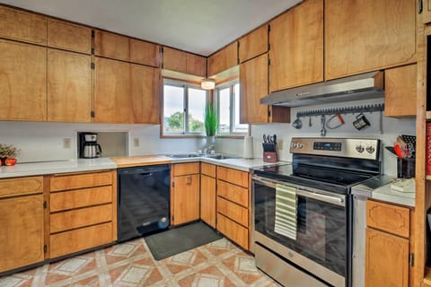 Kichen | Coffee Maker | Dishwasher | Knife Set | Cooking Basics