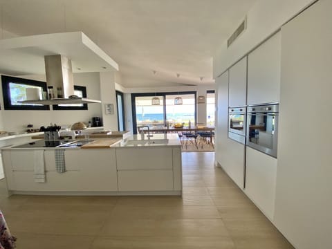 Main kitchen 